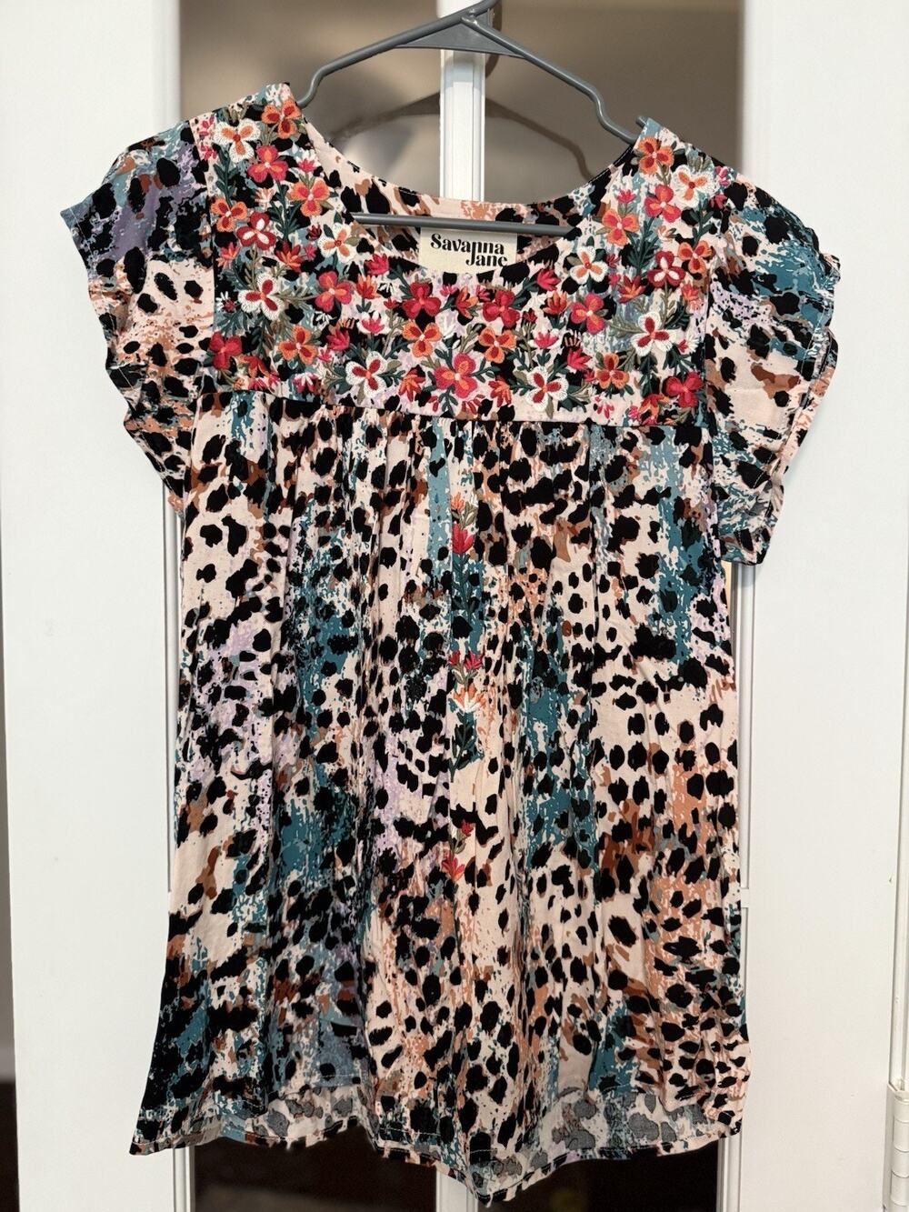Savanna Jane animal Abstract Print Floral Embroidered Flutter Sleeve Top NWT S